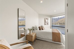 3 Schlafzimmer, Schreibtisch, Bügeleisen/Bügelbrett, Reisekinderbett