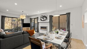 Dining - Shotover View - Family friendly close to Coronet Peak (Queenstown)