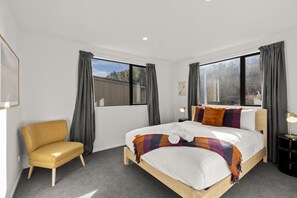 3 bedrooms, desk, iron/ironing board, travel cot