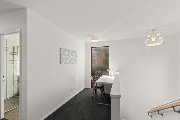 المنشأة من الداخل