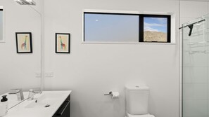 Dusch, hårtork och handdukar