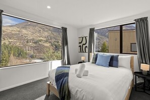 3 Schlafzimmer, Schreibtisch, Bügeleisen/Bügelbrett, Reisekinderbett