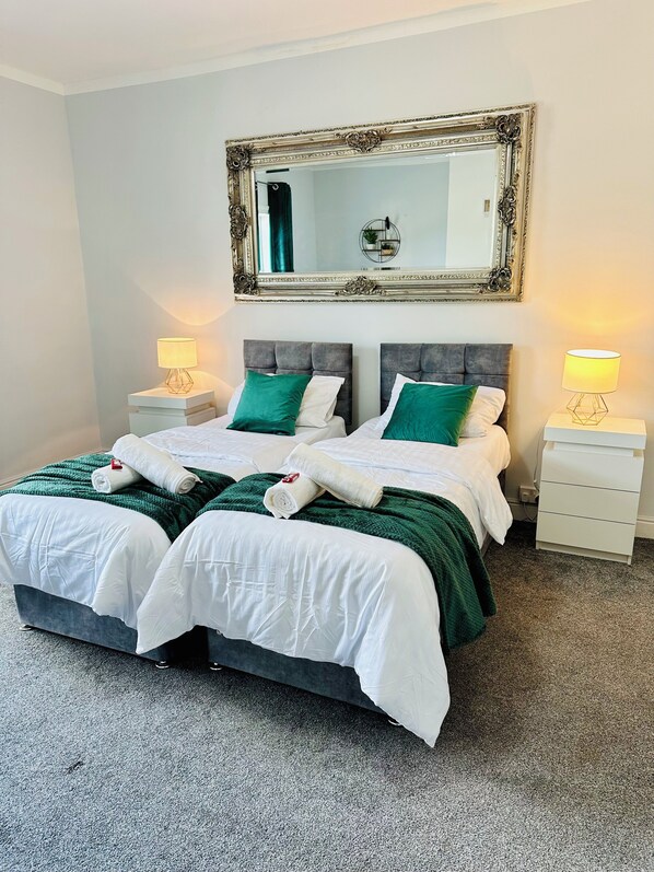 2 slaapkamers, een strijkplank/strijkijzer, wifi, beddengoed