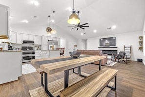 Dining - Peaceful Ranch w/ Hot Tub and Lake Views (Isabella)
