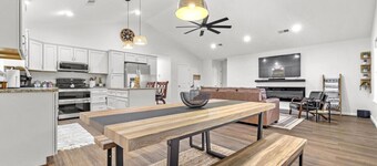 Peaceful Ranch w/ Hot Tub and Lake Views