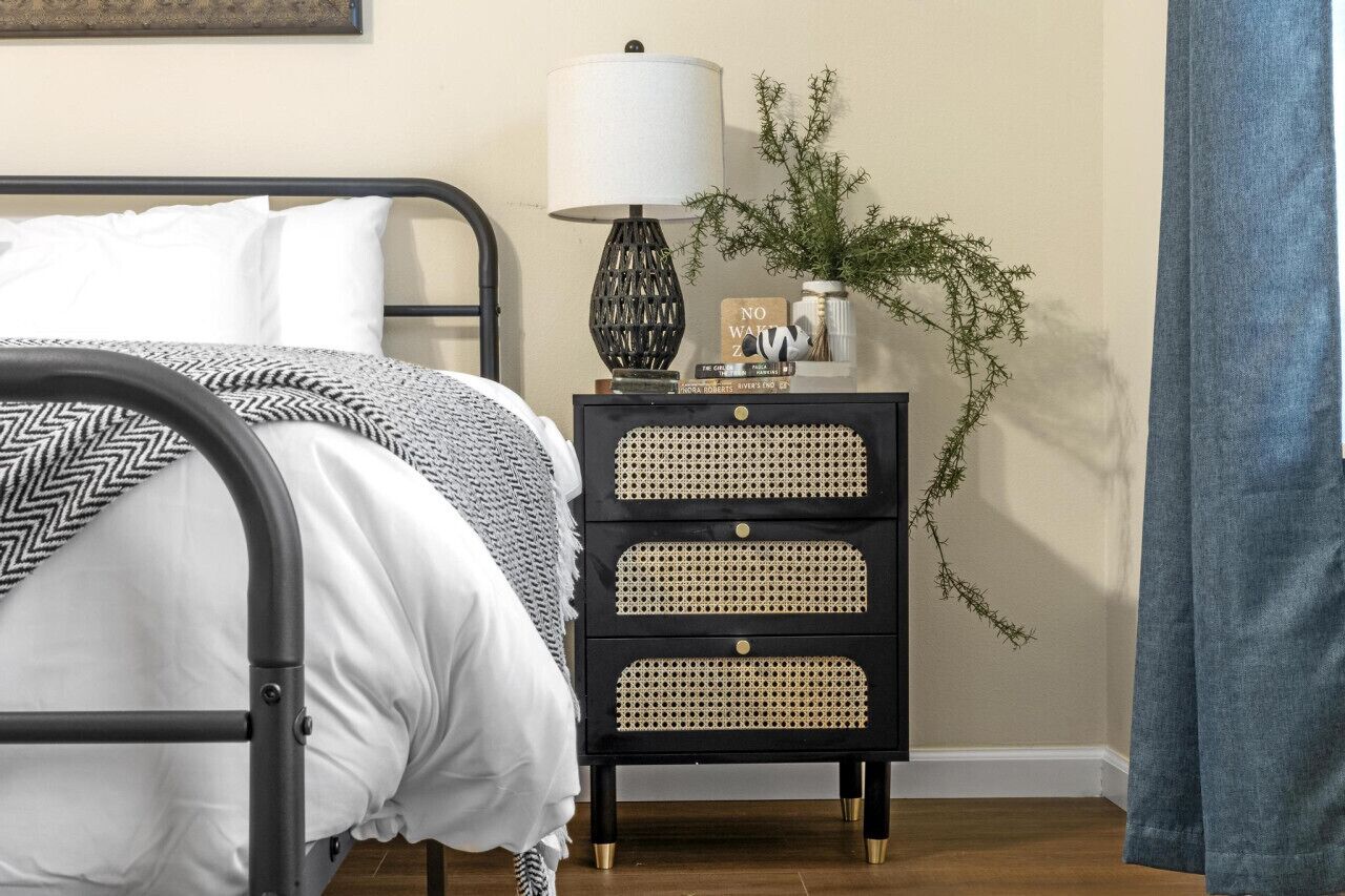 3 bedrooms, desk, iron/ironing board, travel crib