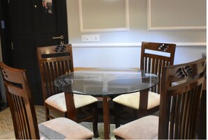 Dining - Shoreline Serenity
your ideal home base for your beachside getaway (Calangute)