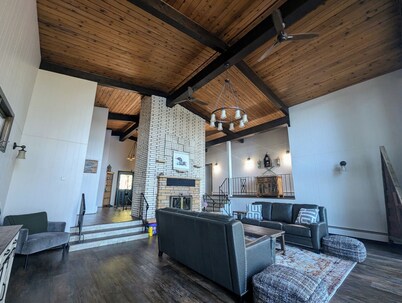 Centrally located peaceful and relaxing stay on the lake and near the trails