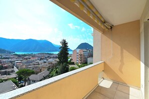 Apartamento, 2 habitaciones | Balcón