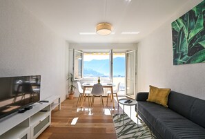 Apartment, 2 Bedrooms | Living room