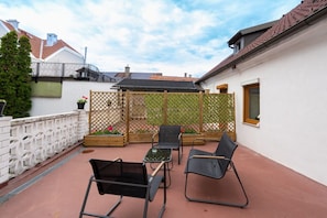 Terrace/patio - Wachau Oasis | 45m² | Stylish with terrace | For 4 people | WLAN & washer-dryer (Mautern an der Donau)