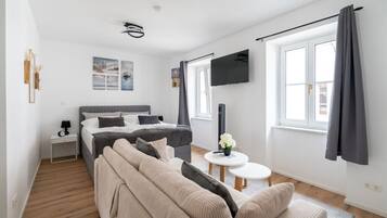 1 Schlafzimmer, Schreibtisch, Bügeleisen/Bügelbrett, Reisekinderbett