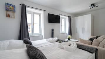 1 Schlafzimmer, Schreibtisch, BĂŒgeleisen/BĂŒgelbrett, Reisekinderbett