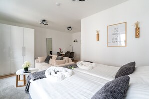 1 bedroom, desk, iron/ironing board, travel cot - Wachau Oasis | 45m² | Stylish with terrace | For 4 people | WLAN & washer-dryer (Mautern an der Donau)