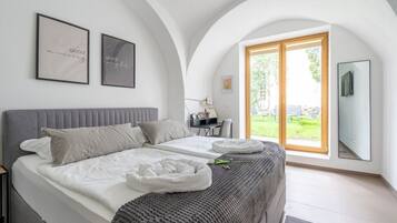 1 Schlafzimmer, Schreibtisch, Bügeleisen/Bügelbrett, Reisekinderbett