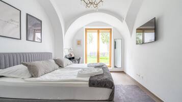 1 Schlafzimmer, Schreibtisch, Bügeleisen/Bügelbrett, Reisekinderbett