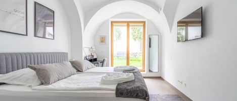 Desk, iron/ironing board, travel cot, WiFi