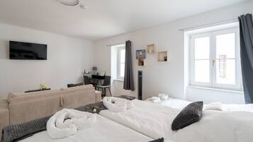 1 Schlafzimmer, Schreibtisch, Bügeleisen/Bügelbrett, Reisekinderbett