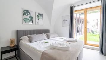 Desk, iron/ironing board, travel cot, WiFi