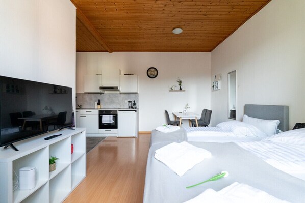 1 chambre, fer et planche à repasser, lit de bébé portatif, Wi-Fi