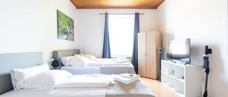 Iron/ironing board, travel crib, WiFi, bed sheets