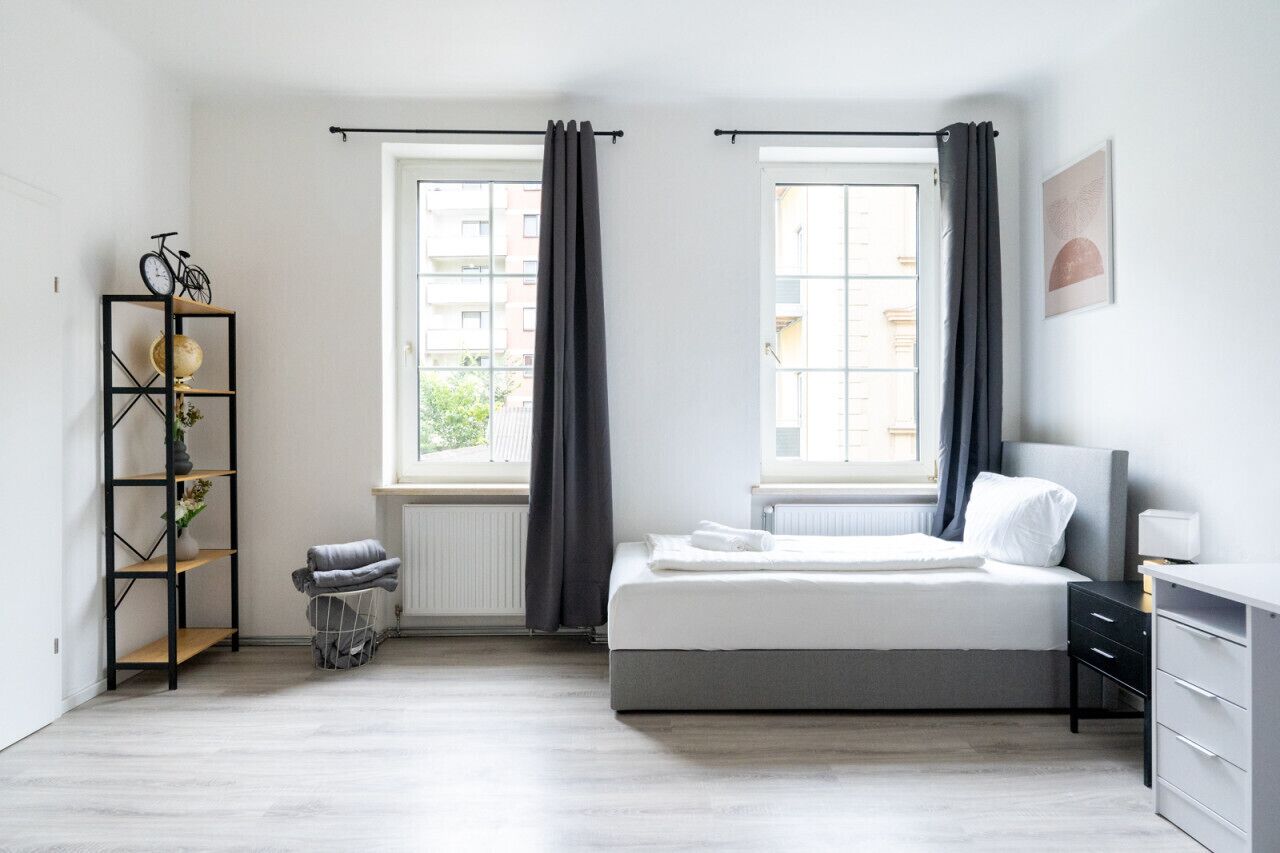 1 Schlafzimmer, Schreibtisch, Bügeleisen/Bügelbrett, Reisekinderbett