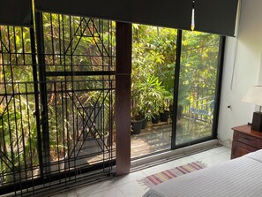 2 bedrooms, desk, WiFi, bed sheets - Enchanting 2-bedroom 519@jamtree (Colombo)