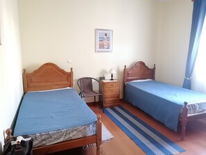 2 quartos, ferros/tábuas de passar roupa, Wi-Fi, roupa de cama