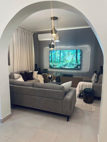 Ubalozi Villa luxury 2-bedroom villa by US Embassy with WiFi, AC and 75” TV