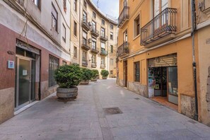 Exterior - 2bdrm+2wc Balmes Flat Central Market by Invalencia (Valencia)
