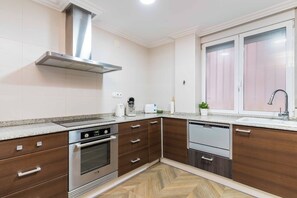 Coffee/tea maker, fridge, microwave, oven - 2bdrm+2wc Balmes Flat Central Market by Invalencia (Valencia)