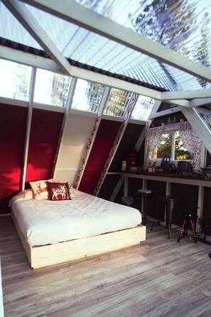 1 bedroom, desk, free WiFi, bed sheets