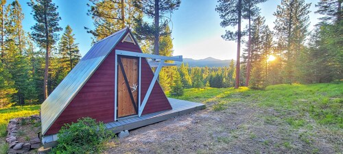 The Stargazer A-frame Cabin with Mtn View, Hot Tub