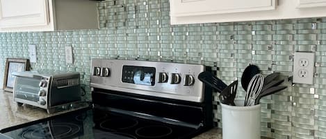 電子レンジ、オーブン、コンロ、食器洗い機