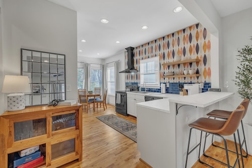 Charming Historic 2-bedroom house in Raleigh.  Near The Village District.