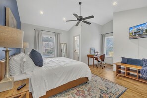 2 bedrooms, desk, iron/ironing board, WiFi