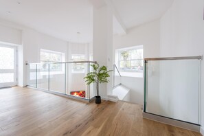 Apartamento | Cozinha privada | Geladeira, micro-ondas, fogão, cooktop