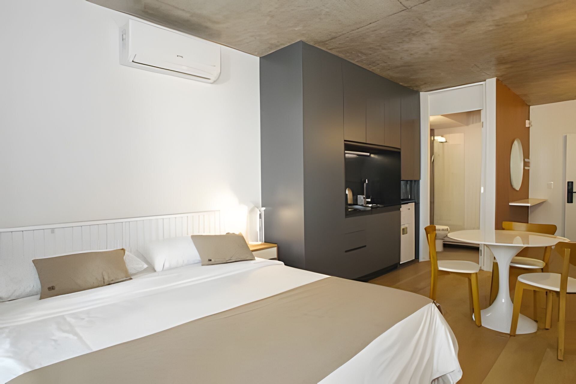 Classic-Apartment | Hochwertige Bettwaren, Daunenbettdecken, Zimmersafe, kostenloses WLAN
