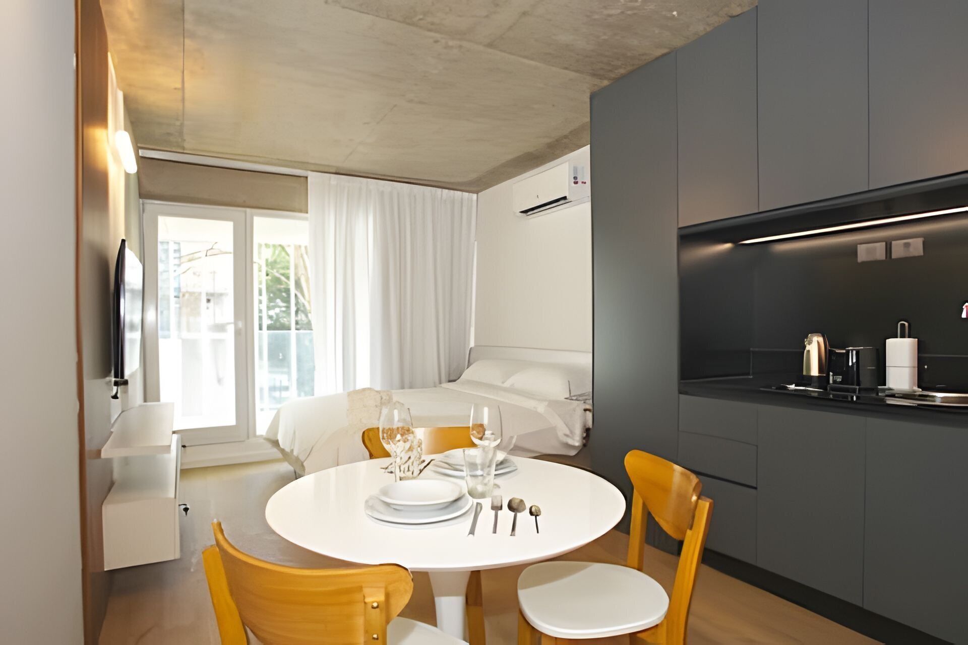 Apartamento clásico | Ropa de cama de alta calidad, edredones de plumas, caja fuerte