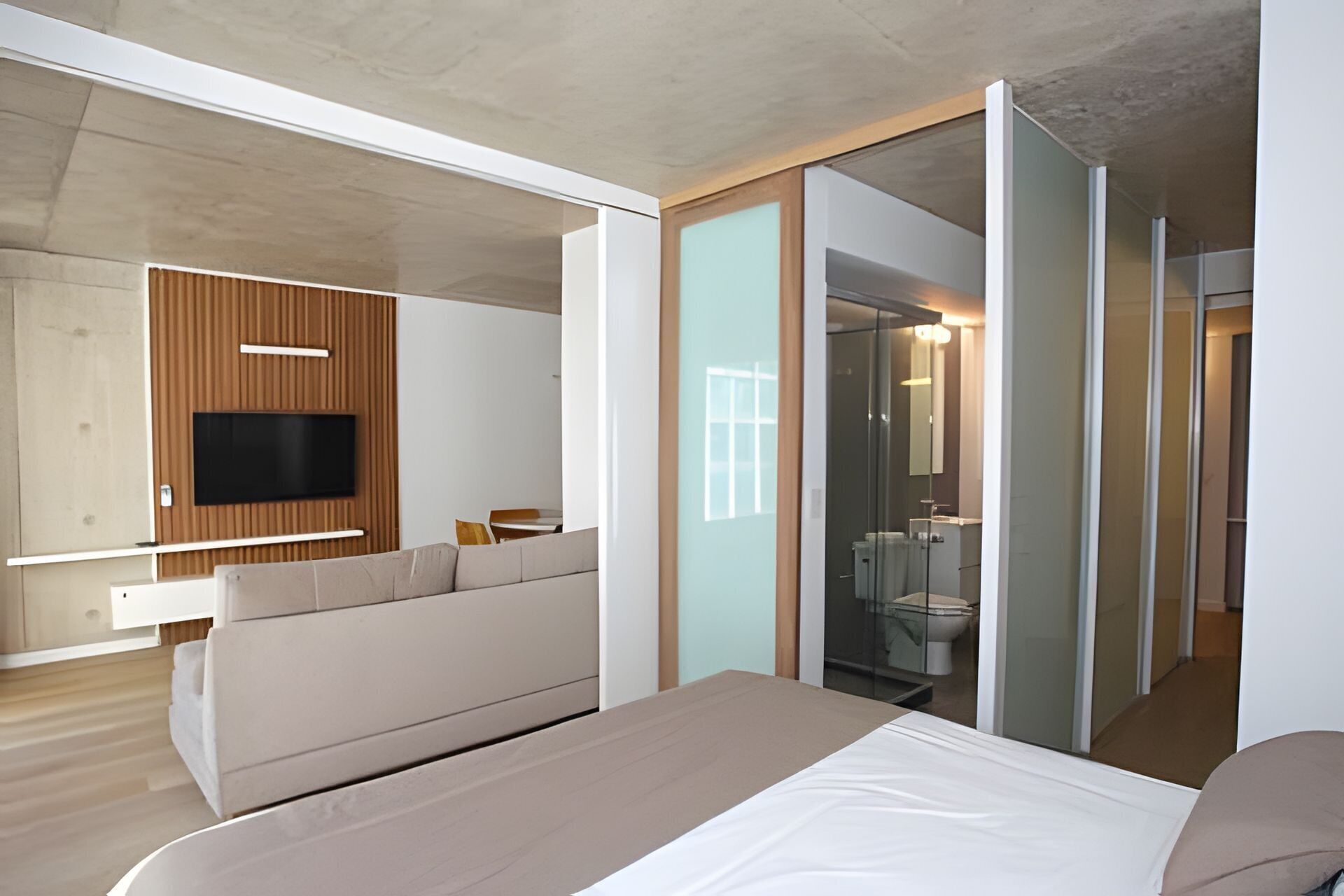 Apartamento Deluxe | Ropa de cama de alta calidad, edredones de plumas, caja fuerte