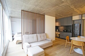 Appartement Confort | Coin séjour | Télévision LED de 45 pouces avec chaînes par câble