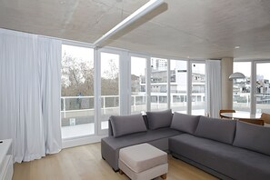 Apartment | Living area | Flat-screen TV