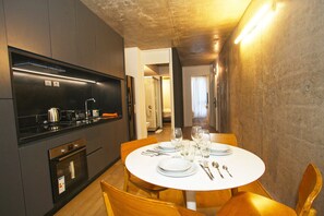 Microwave, stovetop, toaster, cookware/dishes/utensils - Urban Rent - Tu hogar temporario (Buenos Aires)