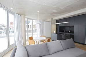 Deluxe Apartment | Living area | 45-inch LED TV with cable channels - Urban Rent - Tu hogar temporario (Buenos Aires)
