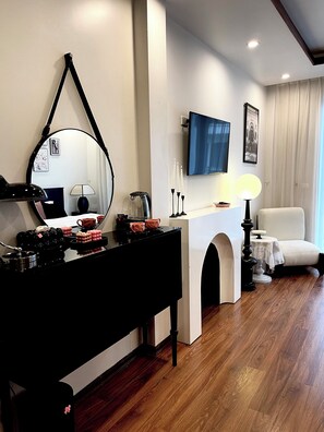 Habitación estándar, 1 cama King size, balcón, vista a la ciudad | Ropa de cama de alta calidad, edredón y camas con efecto memoria 