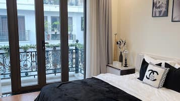 Superior Room, Bathtub, City View | View from room