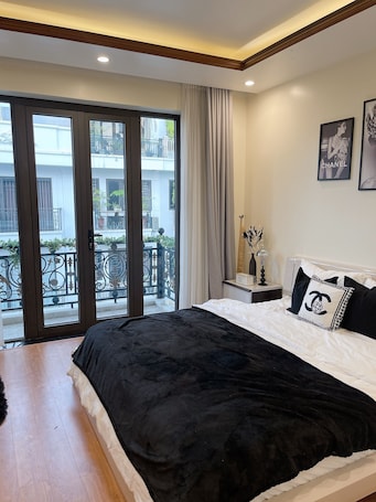 Superior Room, Bathtub, City View | View from room