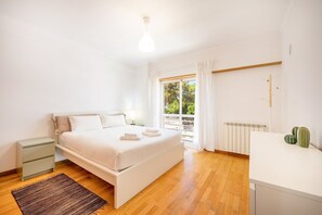 2 bedrooms, desk, iron/ironing board, Internet