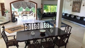 Villa | Oppholdsrom | Flatskjerm-TV
