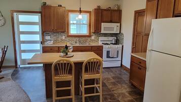 Microwave, oven, stovetop, coffee/tea maker